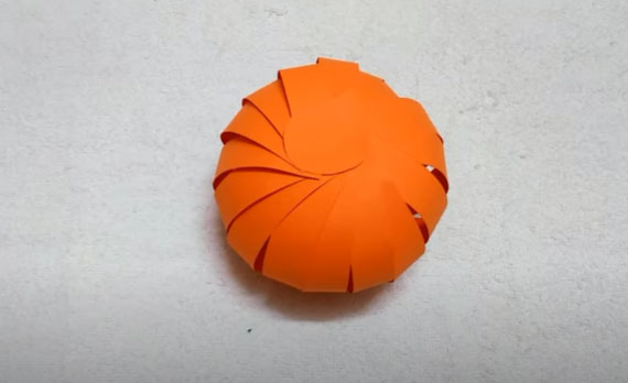 Steps to make a Halloween pumpkin with paper Picture 3