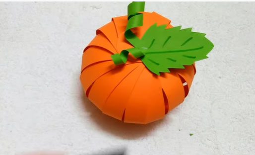 Steps to make a Halloween pumpkin with paper Picture 4