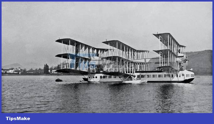 10 aircraft with the most 'craziest' design in history Picture 3