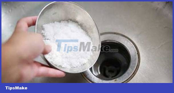 4 reasons to pour salt down the drain Picture 1