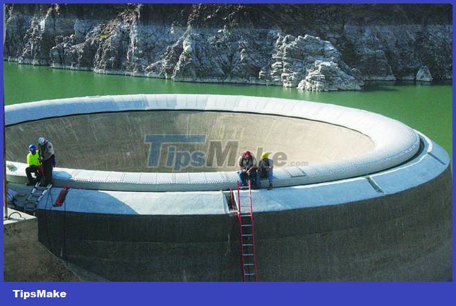 Explore Glory Hole, a man-made 'monster' hole Picture 2