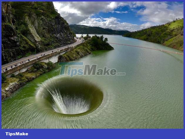 Explore Glory Hole, a man-made 'monster' hole Picture 6