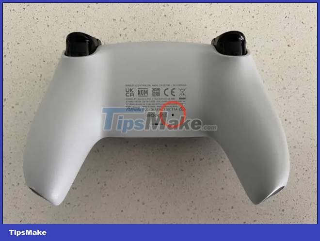 How to reset PS5 game controller Picture 1