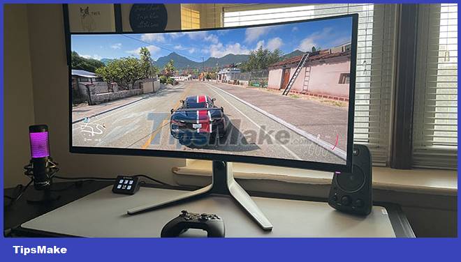 Should I choose an ultra-wide monitor or a dual monitor setup? Picture 1