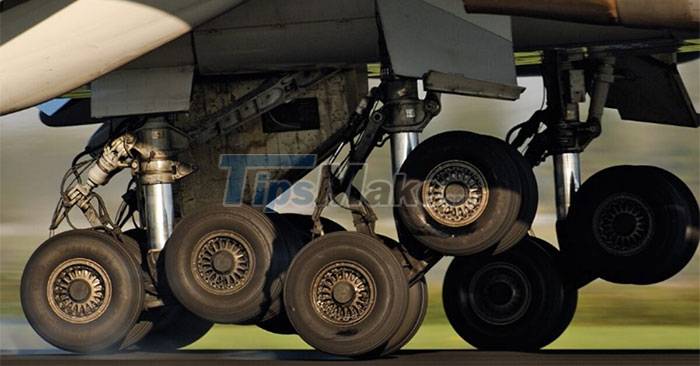 images 1 of Why do airplanes almost never have a flat tire?