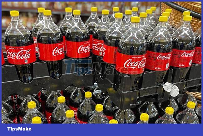 What does the yellow Coca-Cola bottle cap mean? Picture 2