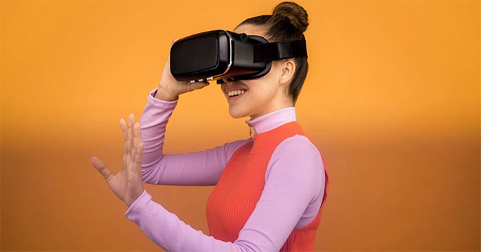 Is Virtual Reality Harmful to the Eyes?