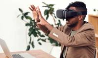 What is Mixed Reality (MR)? How is MR used?