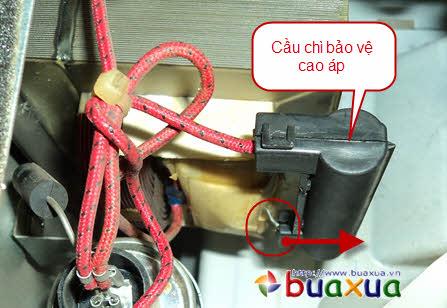 How to fix a microwave oven that lost its signal due to a high-voltage fuse blown? Picture 5