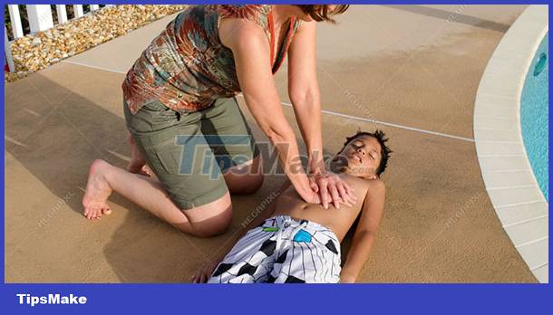 How to give first aid to some common accidents in children Picture 3