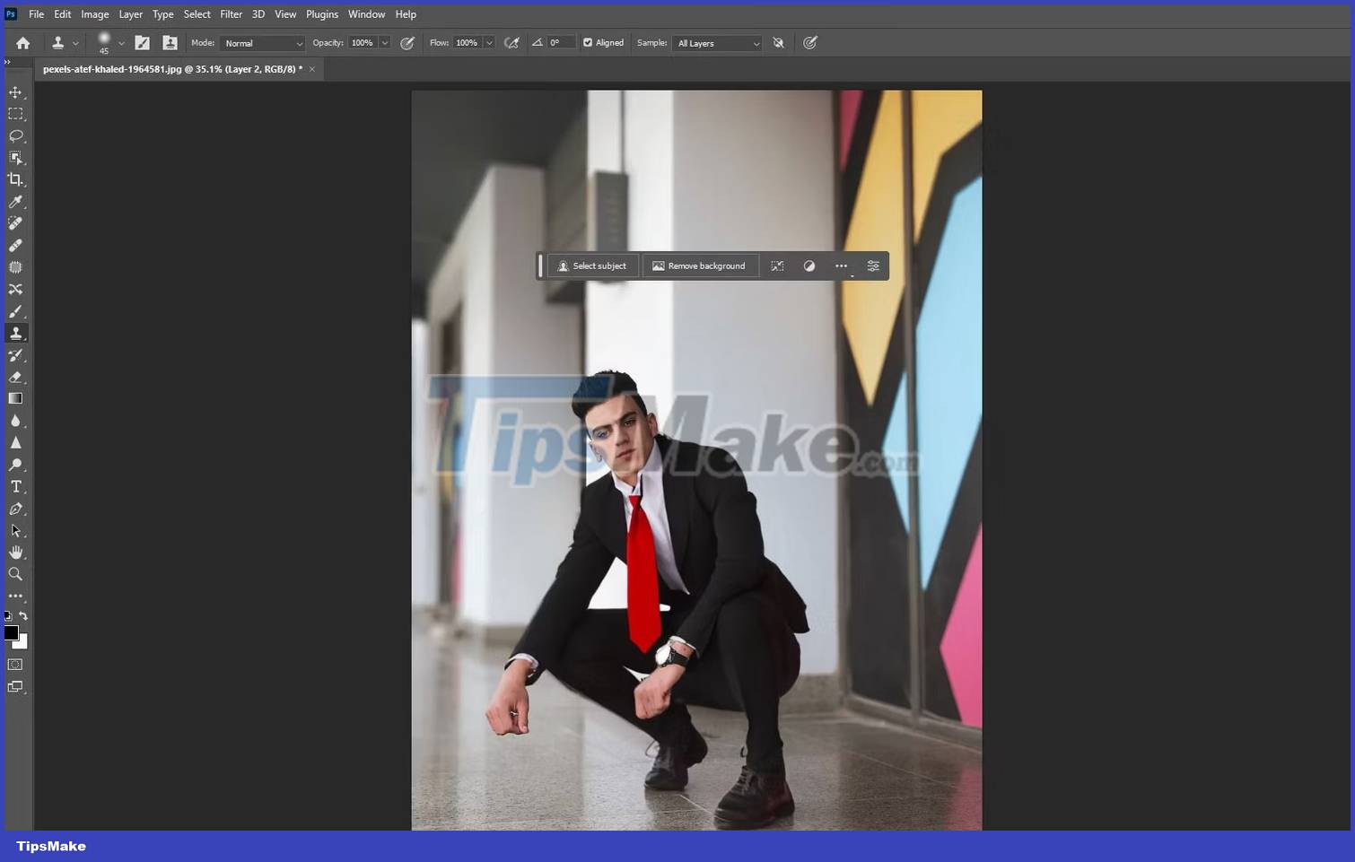 How to use Photoshop's Generative Fill to change clothes for people in photos Picture 6