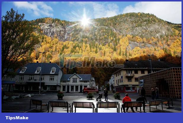 Rjukan, the 'town without the sun' in Norway, had to set up a giant mirror to catch the sun Picture 3