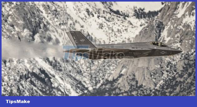 Shockwave image 'bends light' around F-35C Picture 2