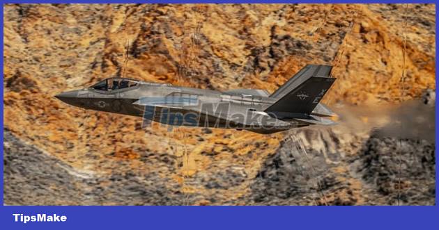 Shockwave image 'bends light' around F-35C Picture 4