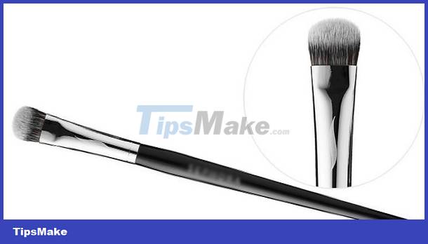 Use the right brush when applying makeup Picture 3