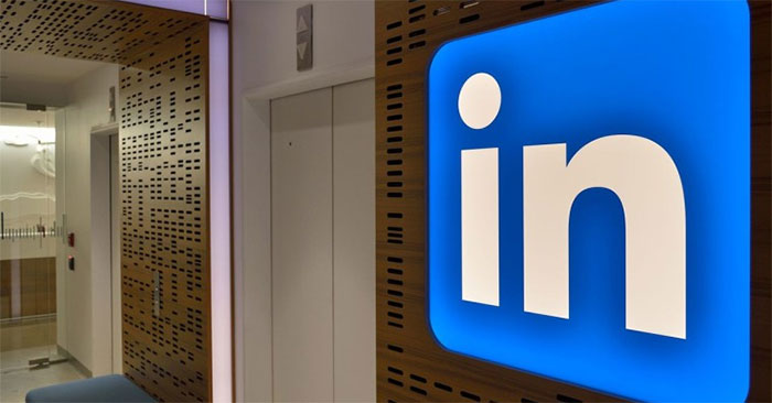 Microsoft Silently Added a Shortcut to Access Linkedin on Windows 11