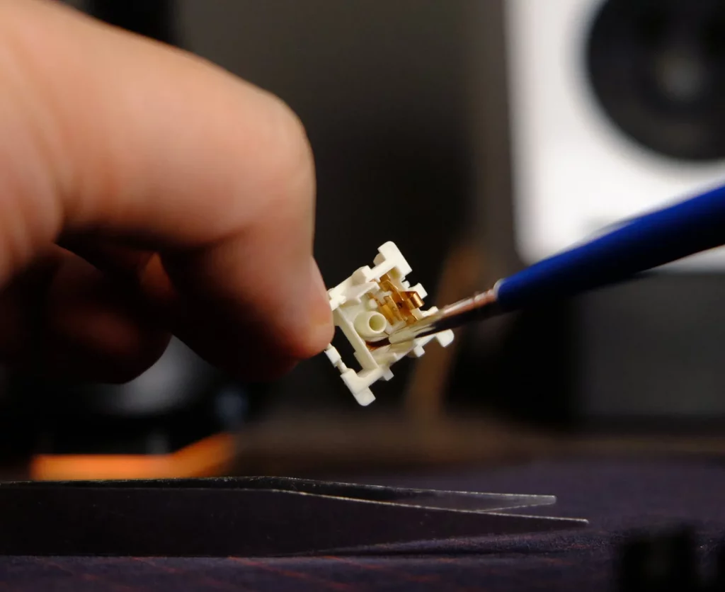 A Lube Switch Explained: How It Works and Key Features