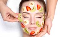 Apply skin care masks from natural products