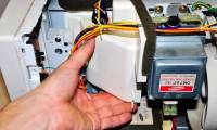 How to fix a microwave oven that lost its signal due to a high-voltage fuse blown?