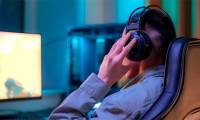 How to use voice chat safely when playing online games