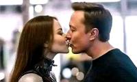 The truth behind the shocking photo of billionaire Elon Musk kissing a robot