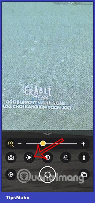 Detailed instructions for using magnifier on iPhone Picture 8