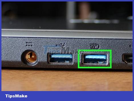 How to Charge a PS3 Game Controller Picture 9