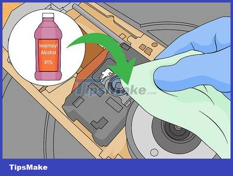 How to Clean a CD Player Picture 5