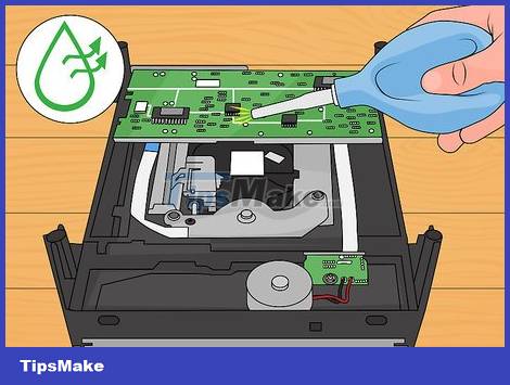 How to Clean a CD Player Picture 6