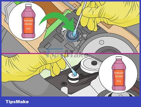 How to Clean a CD Player Picture 8