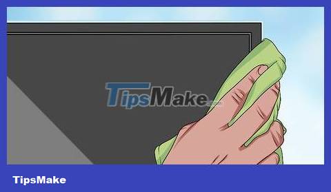 How to Clean a Flat Screen TV Picture 5