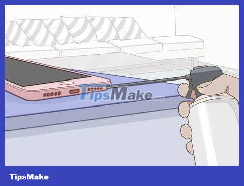 How to Clean iPhone Speaker Picture 3