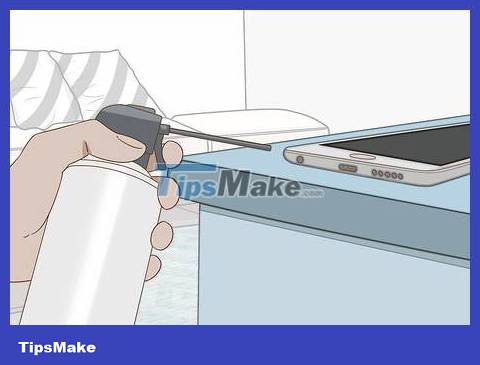 How to Clean iPhone Speaker Picture 6