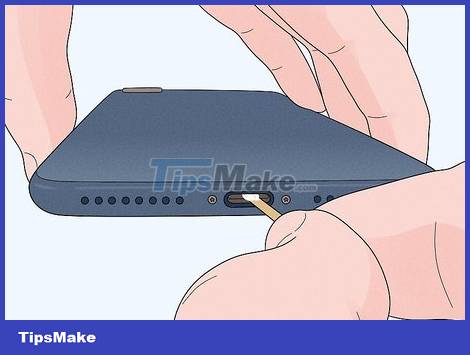 How to Clean the Charging Port Picture 4