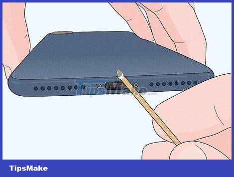 How to Clean the Charging Port Picture 5