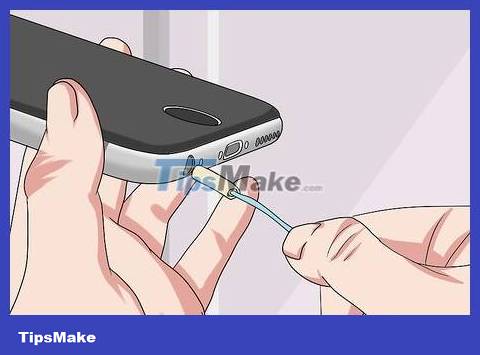 How to Clean the Headphone Jack Picture 11