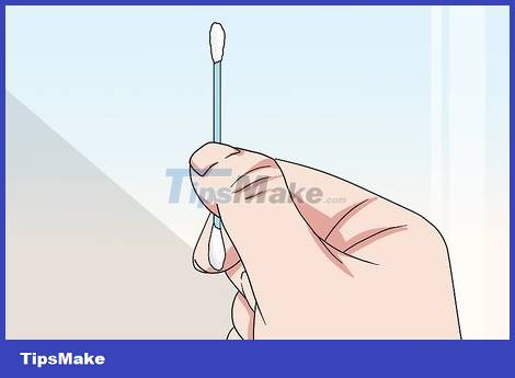 How to Clean the Headphone Jack Picture 4