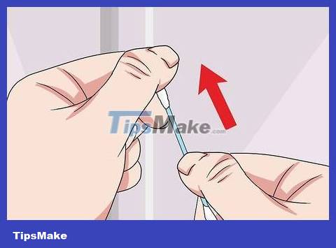 How to Clean the Headphone Jack Picture 5