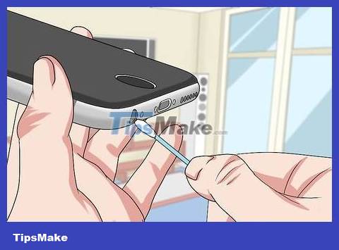How to Clean the Headphone Jack Picture 8