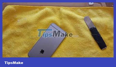 How to Fix a Water Damaged iPhone Picture 7