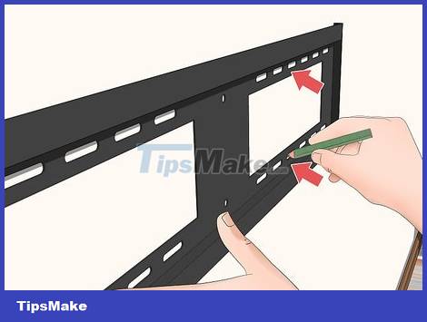 How to Hang a Flat Screen TV on a Drywall Picture 6