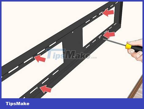How to Hang a Flat Screen TV on a Drywall Picture 8