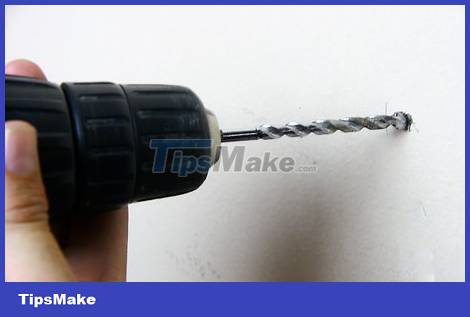 How to Hang a Flat Screen TV Picture 10