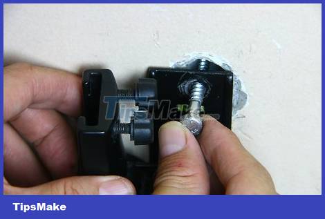 How to Hang a Flat Screen TV Picture 12