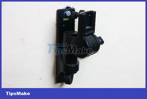 How to Hang a Flat Screen TV Picture 14