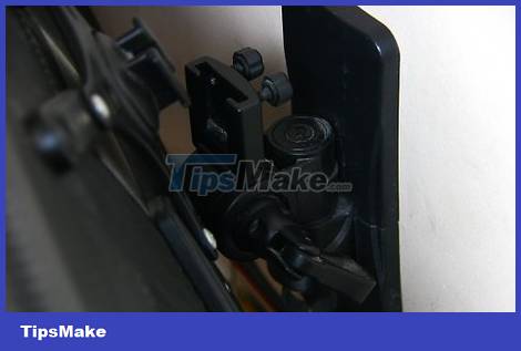 How to Hang a Flat Screen TV Picture 16