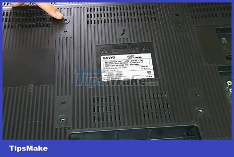 How to Hang a Flat Screen TV Picture 5