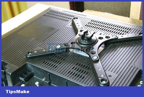 How to Hang a Flat Screen TV Picture 6