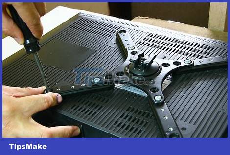 How to Hang a Flat Screen TV Picture 7