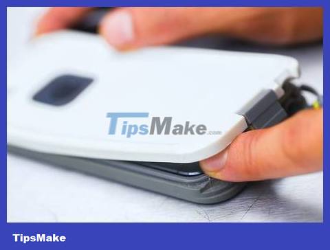 How to Remove a Lifeproof Waterproof Case Picture 5